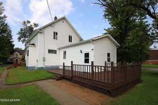 120 2nd St NW, Hillsboro, ND 58045