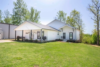 6123 Woodmont Dr, Tuscumbia, AL 35674