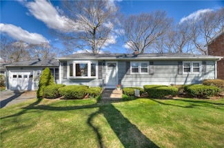 7 Cosett Rd, Warwick, RI 02886