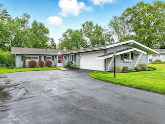 9057 Cranbrook Dr, Northfield, OH 44067