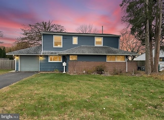 46 Hydrangea Rd, Levittown, PA 19056