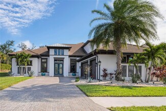 9044 Luna Ln, Sarasota, FL 34241