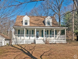 24 Orchard Grove Ln, Hudson, NY 12534