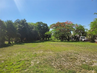 1697 E Main St, Pahokee, FL 33476
