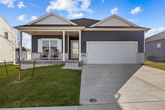 623 E Goldfinch Dr, Tiffin, IA 52340