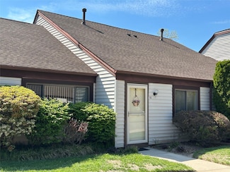 10 Monet Ct Unit 10, Middle Island, NY 11953