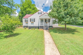 1911 Crest Rd, Maryville, TN 37804