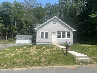 92 Kinney Ave, Mount Pocono, PA 18344