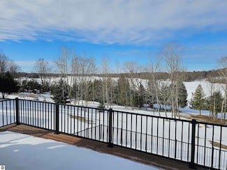 8135 Mulberry Ln, Charlevoix, MI 49720