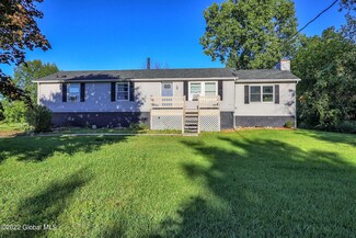 6 Blizzard Rd, Stillwater, NY 12170