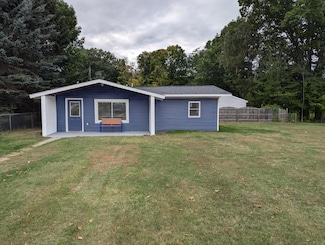 1009 N Ferry St, Ludington, MI 49431