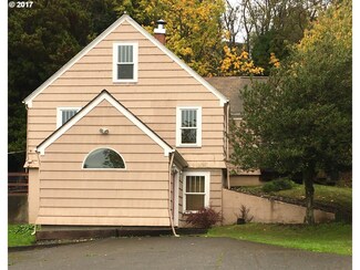 1033 Cedar St, Myrtle Point, OR 97458
