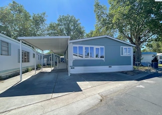 32 Cosmic Ln, Richland, WA 99354