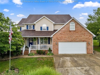 521 Overlook Dr, Hurricane, WV 25526