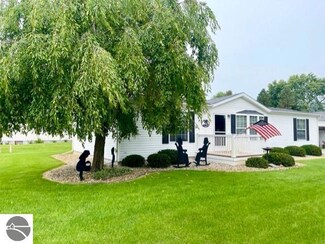 7691 Pinecrest Ln, Saint Louis, MI 48880