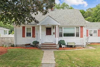 26 E Dexter Ave, Woburn, MA 01801