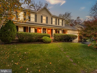 907 Spring Knoll Dr, Herndon, VA 20170