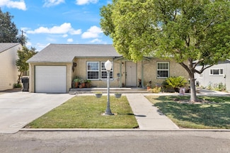 225 W Colonial Dr, Hanford, CA 93230