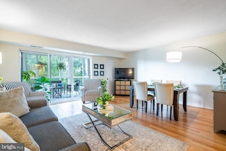1600 N Oak St Unit 324, Arlington, VA 22209