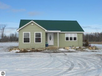 1816 N Crystal Rd, Vestaburg, MI 48891