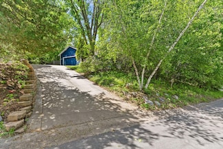 9553 Woodridge Cir, Eden Prairie, MN 55347