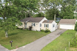 35 Juniper Dr, Springfield, MA 01119