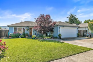 3840 Arrowhead Dr, Medford, OR 97504