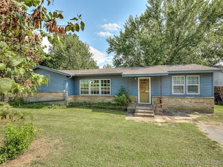 202 E Hickory St, Coweta, OK 74429