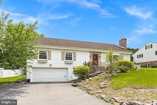 140 E Charlotte St, Millersville, PA 17551