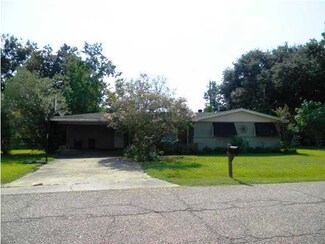 107 Meadow Ln, Lafayette, LA 70506