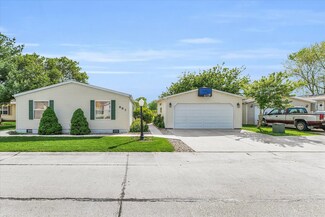 883 Peach Tree St, Urbana, IL 61802