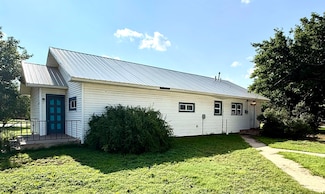 307 W Main St, Hooker, OK 73945