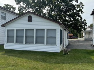 304 W Houghton Lake Dr, Prudenville, MI 48651