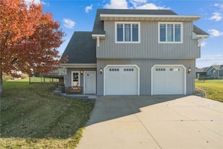 403 Chamber Dr, Anamosa, IA 52205