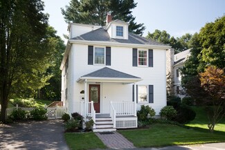 12 Hastings St, Wellesley Hills, MA 02481