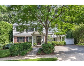89 Fellsview Rd, Stoneham, MA 02180