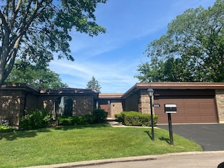 2372 Salceda Dr Unit 28B2372S, Northbrook, IL 60062
