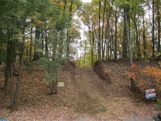 28 Eagle Ln, Reading, PA 19607