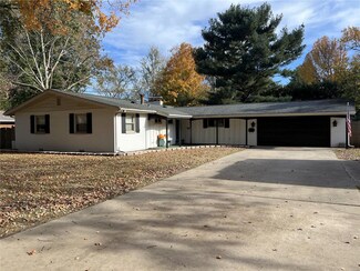 24 Magnolia Dr, Belleville, IL 62221