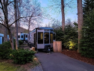 104 East Pkwy, Gatlinburg, TN 37738