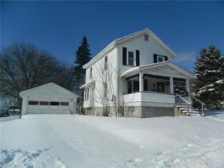 226 Emerson Ave, Farrell, PA 16121