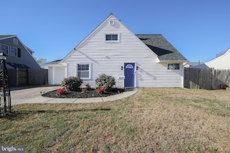 15 Nearwood Ln, Levittown, PA 19054