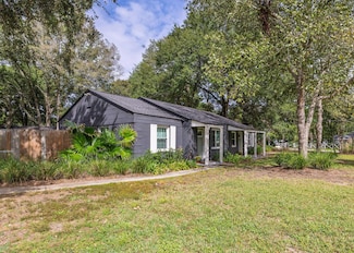 2 Ellen Ave, Mount Pleasant, SC 29464