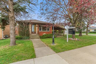 8046 Gross Point Rd, Morton Grove, IL 60053