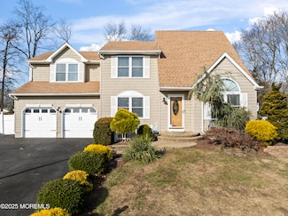 8 Shadow Ridge Ct, Howell, NJ 07731
