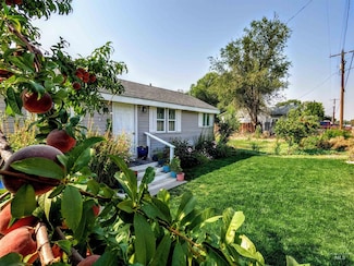 595 S 14th E, Mountain Home, ID 83647