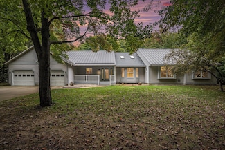 385 E Sternberg Rd, Norton Shores, MI 49441