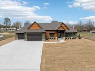 5875 E Everetts Point, Oologah, OK 74053