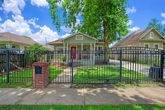 1020 Cortlandt St, Houston, TX 77008