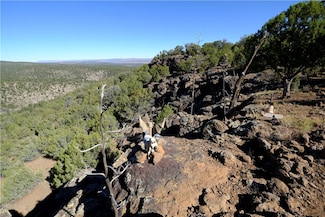 654 N Edge Ridge Rd, Seligman, AZ 86337